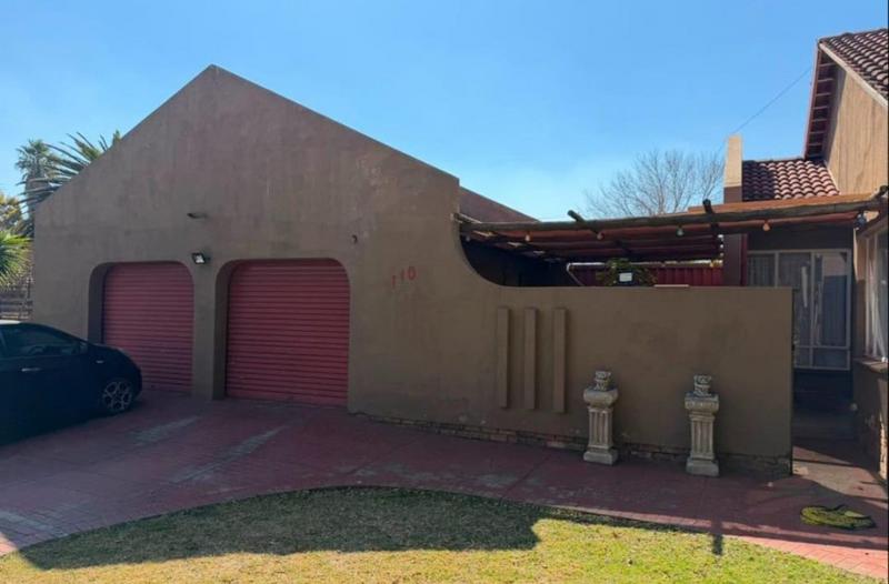 4 Bedroom Property for Sale in Verwoerdpark Gauteng