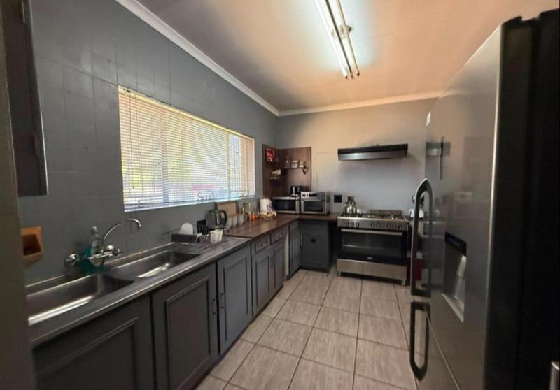 4 Bedroom Property for Sale in Verwoerdpark Gauteng
