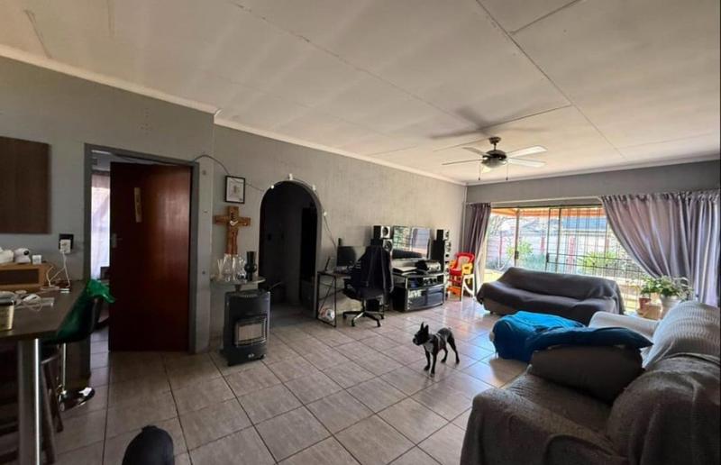 4 Bedroom Property for Sale in Verwoerdpark Gauteng