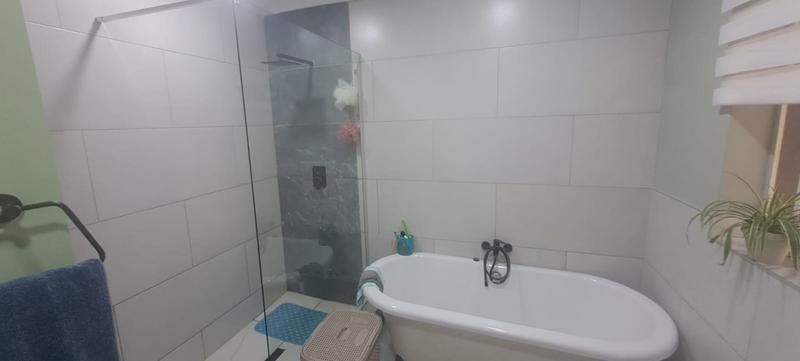 4 Bedroom Property for Sale in Cinderella Gauteng