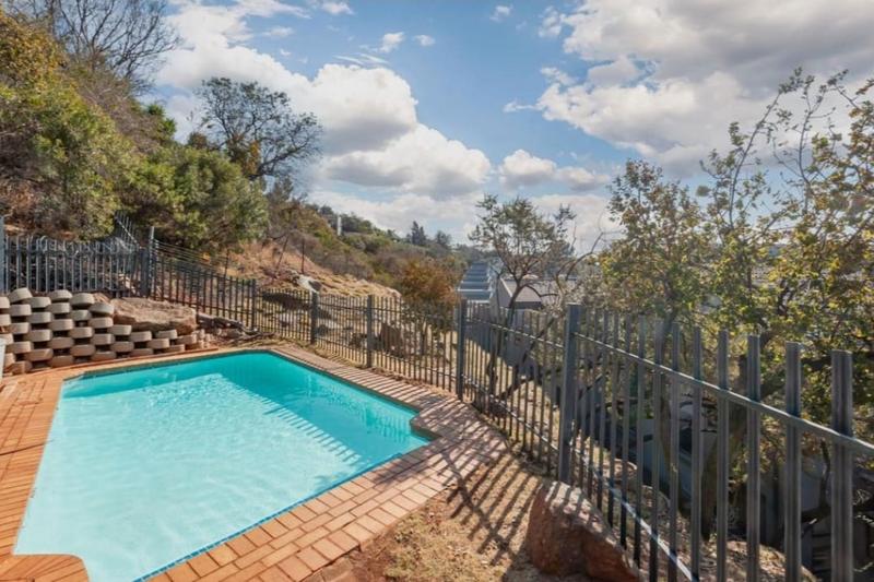To Let 2 Bedroom Property for Rent in Glenvista Gauteng