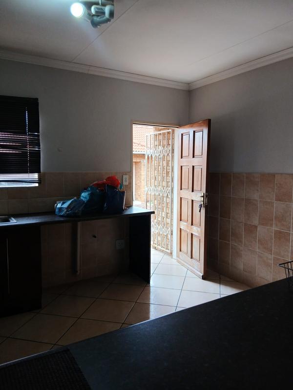 To Let 3 Bedroom Property for Rent in Groblerpark Gauteng