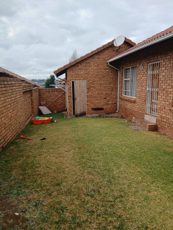 To Let 3 Bedroom Property for Rent in Groblerpark Gauteng