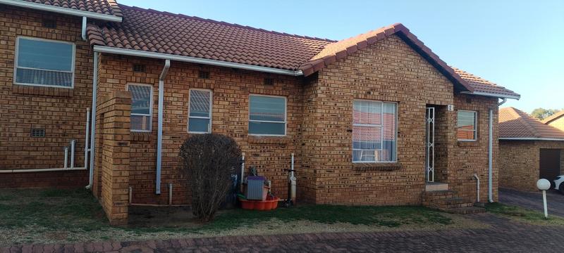 To Let 3 Bedroom Property for Rent in Groblerpark Gauteng