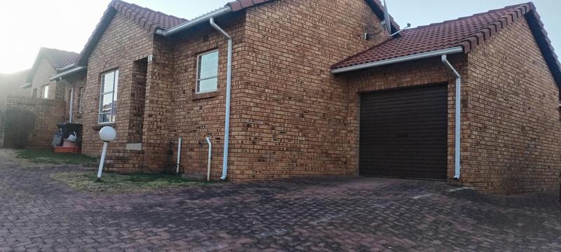 To Let 3 Bedroom Property for Rent in Groblerpark Gauteng