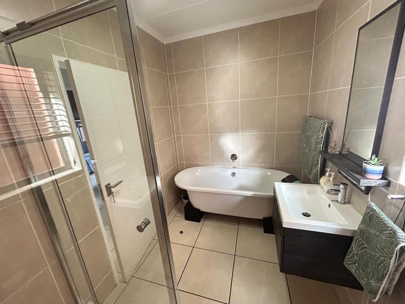3 Bedroom Property for Sale in Greenstone Hill Gauteng
