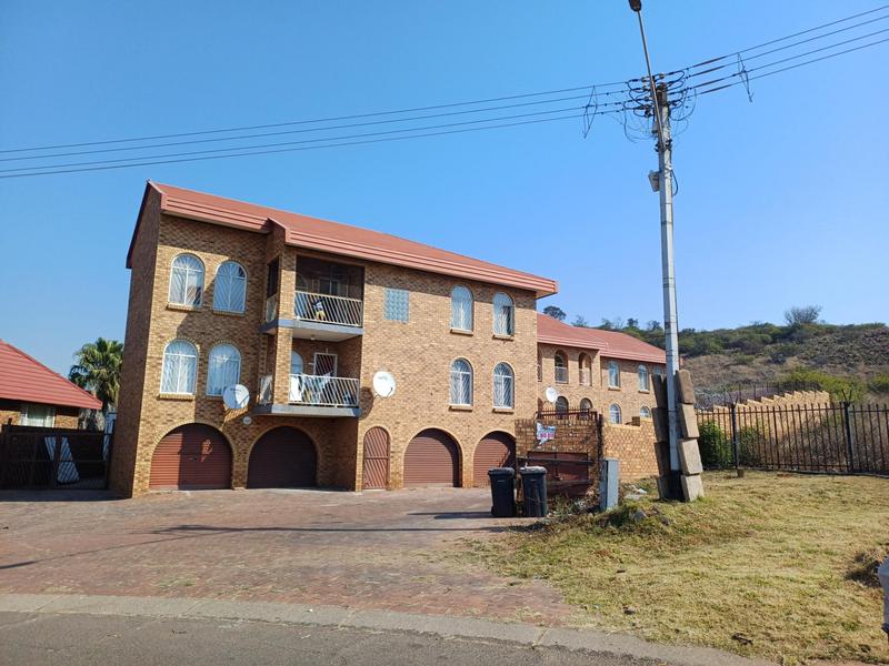 11 Bedroom Property for Sale in Laudium Gauteng