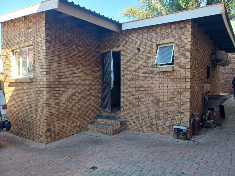 11 Bedroom Property for Sale in Laudium Gauteng
