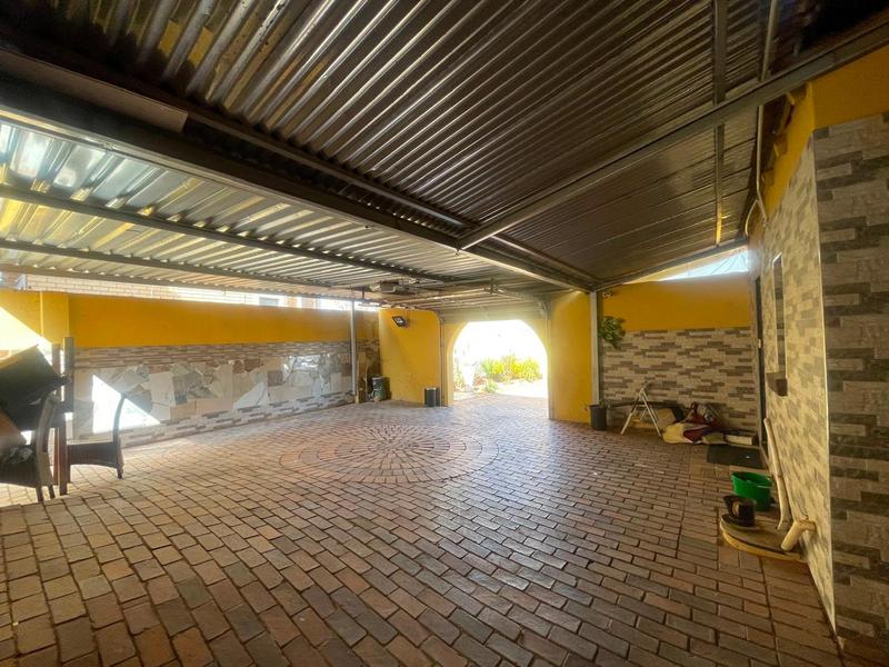 4 Bedroom Property for Sale in Lenasia South Gauteng
