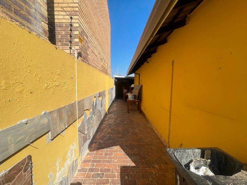 4 Bedroom Property for Sale in Lenasia South Gauteng