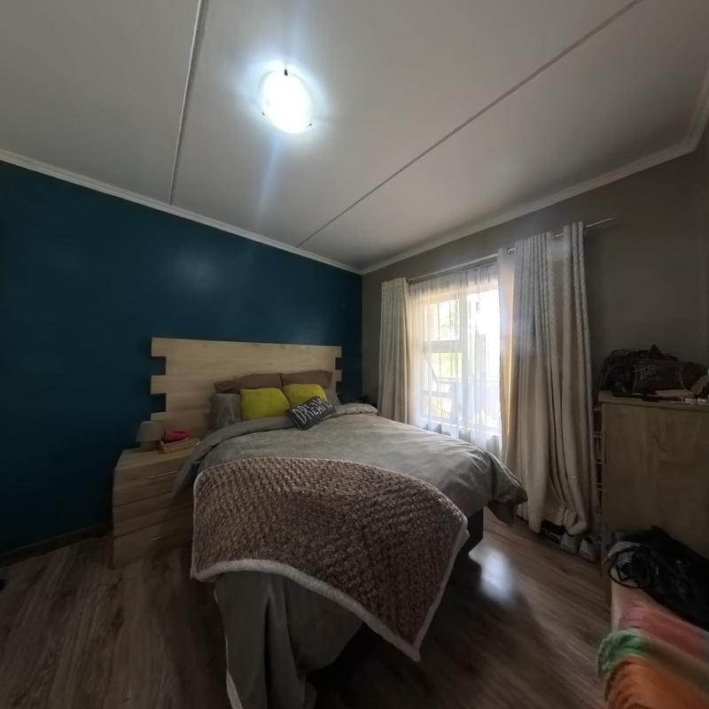 2 Bedroom Property for Sale in Glen Austin Gauteng
