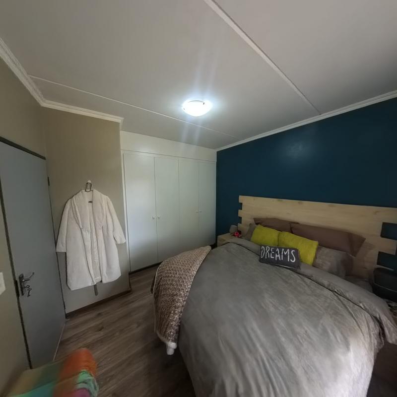 2 Bedroom Property for Sale in Glen Austin Gauteng