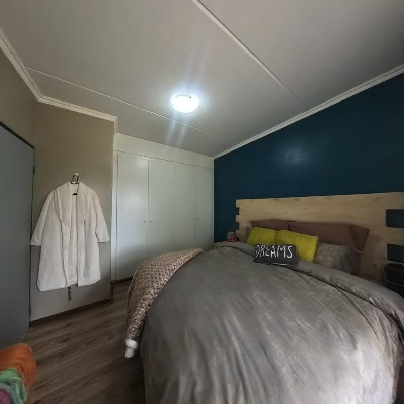 2 Bedroom Property for Sale in Glen Austin Gauteng