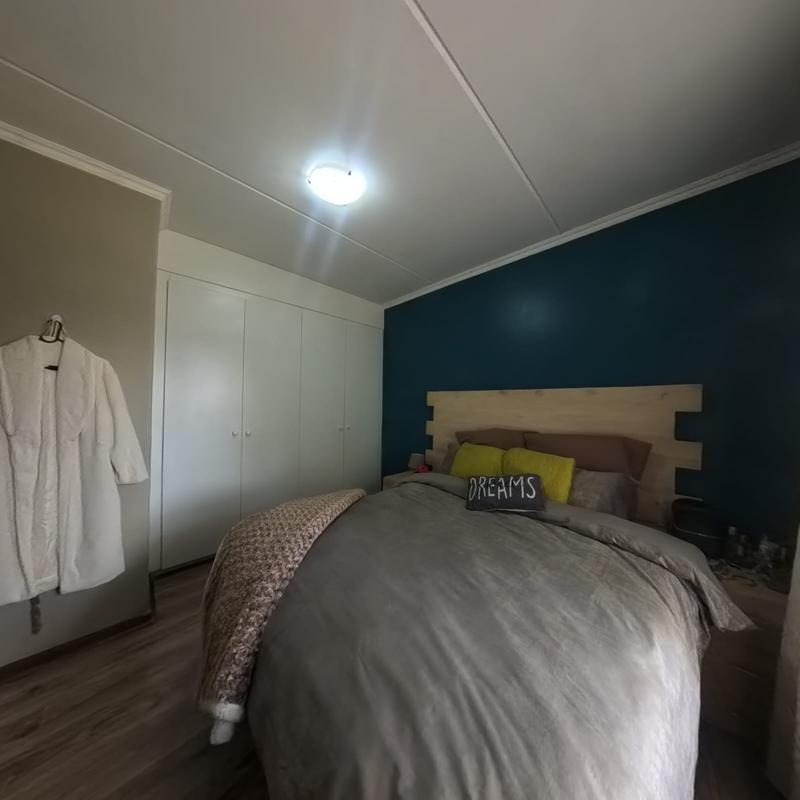 2 Bedroom Property for Sale in Glen Austin Gauteng