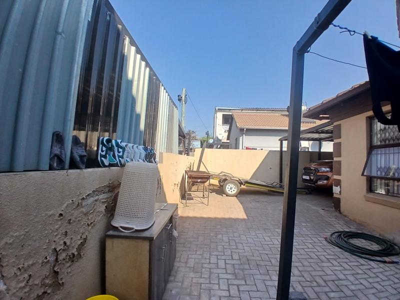 9 Bedroom Property for Sale in Olievenhoutbosch Gauteng