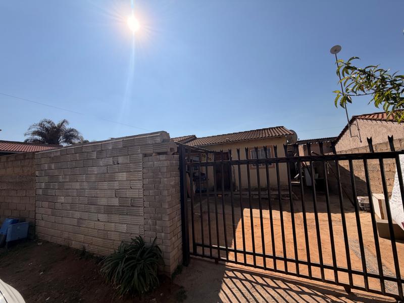 5 Bedroom Property for Sale in Olievenhoutbosch Gauteng