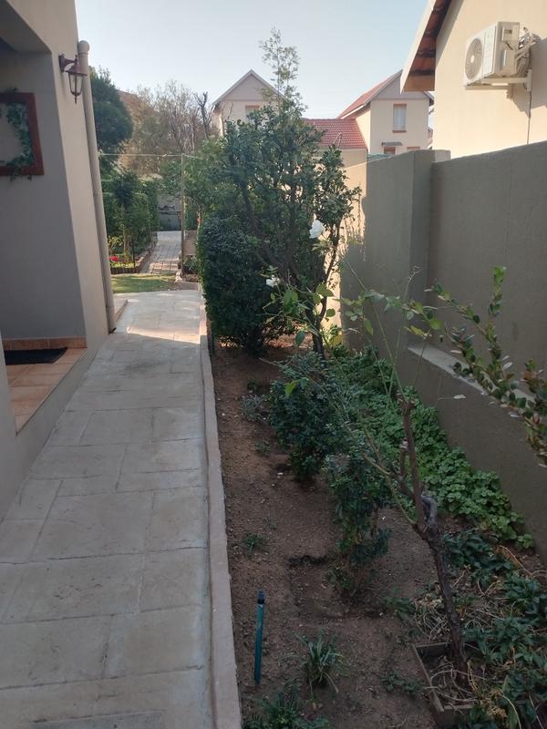 3 Bedroom Property for Sale in Kosmosdal Gauteng