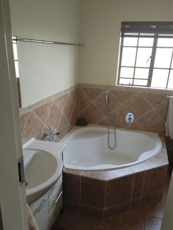 3 Bedroom Property for Sale in Kosmosdal Gauteng