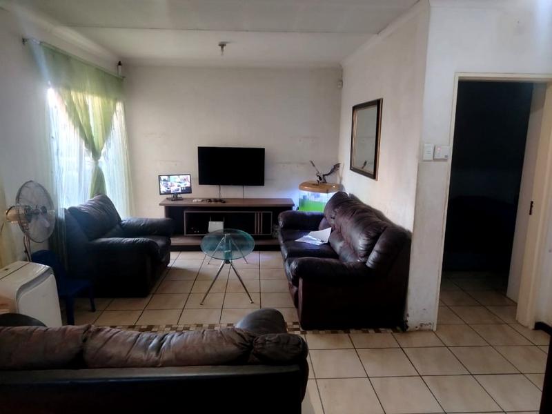 2 Bedroom Property for Sale in Lenasia South Gauteng