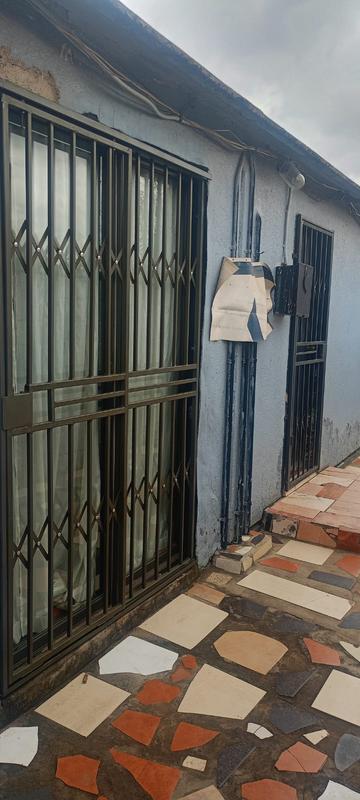 1 Bedroom Property for Sale in Jabavu Gauteng