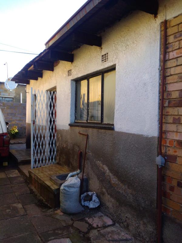 2 Bedroom Property for Sale in Diepkloof Zone 4 Gauteng
