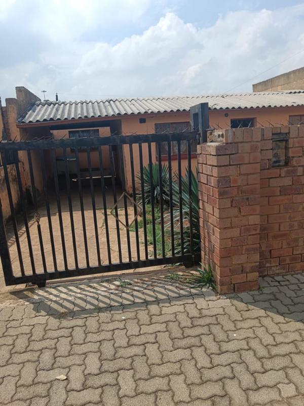 2 Bedroom Property for Sale in Mofolo Gauteng
