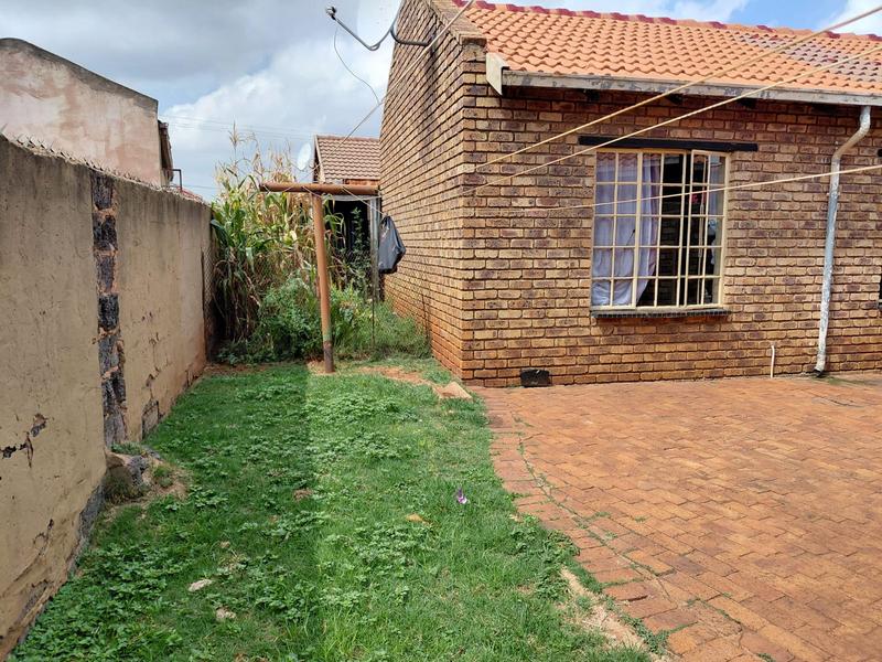 To Let 3 Bedroom Property for Rent in Clayville Gauteng