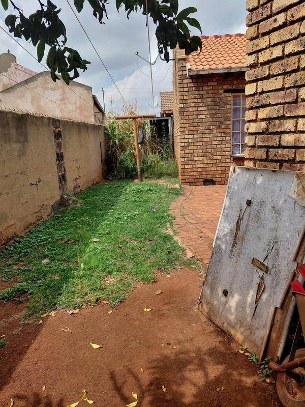 To Let 3 Bedroom Property for Rent in Clayville Gauteng