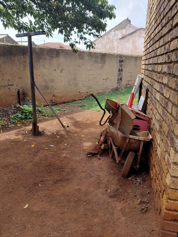 To Let 3 Bedroom Property for Rent in Clayville Gauteng