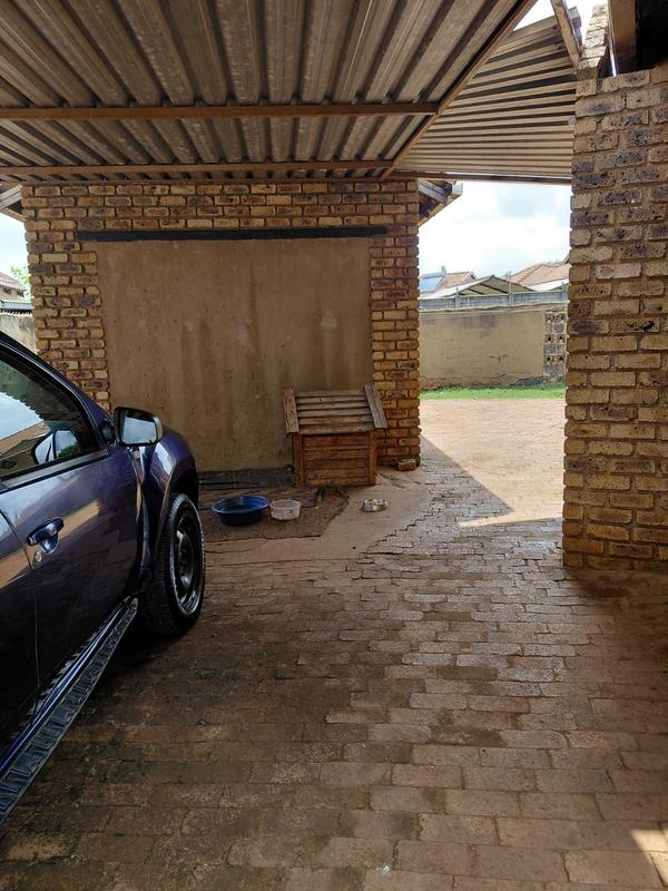 To Let 3 Bedroom Property for Rent in Clayville Gauteng