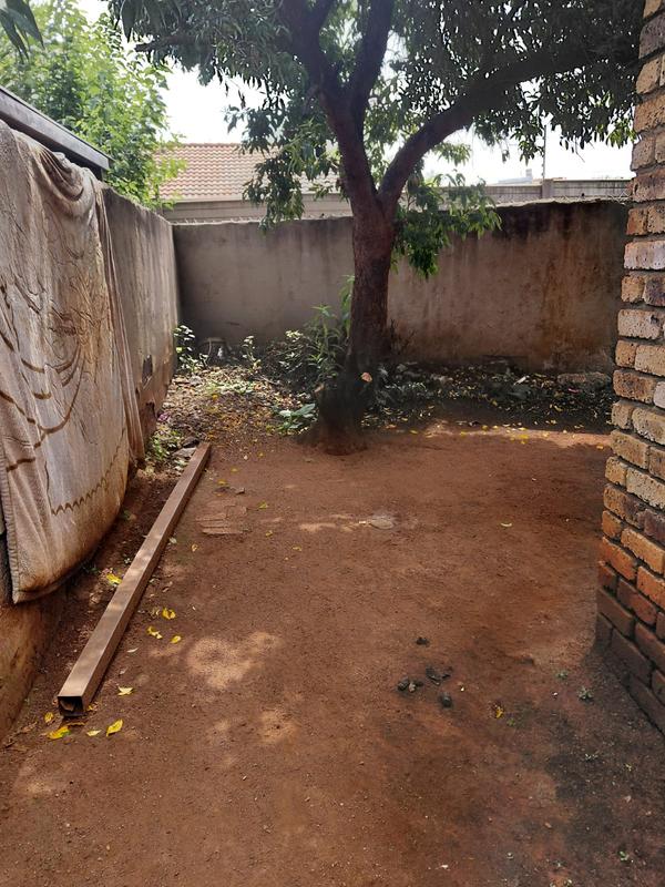 To Let 3 Bedroom Property for Rent in Clayville Gauteng