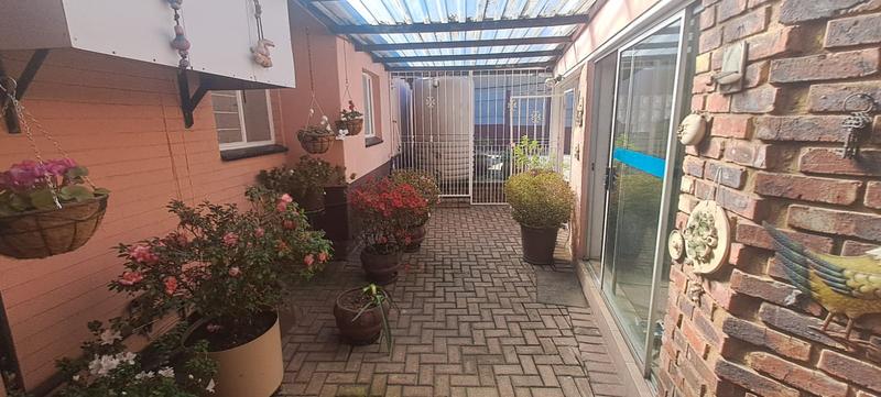 5 Bedroom Property for Sale in Farrar Park Gauteng