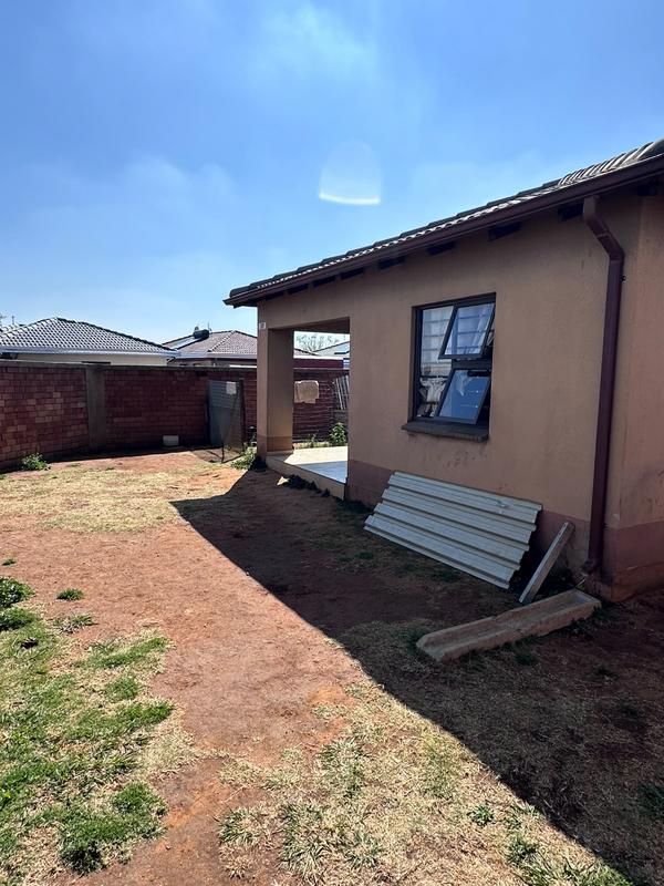 4 Bedroom Property for Sale in Klippoortjie Gauteng