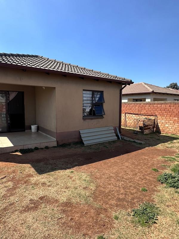 4 Bedroom Property for Sale in Klippoortjie Gauteng