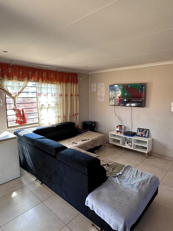 4 Bedroom Property for Sale in Klippoortjie Gauteng