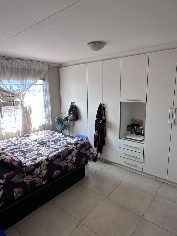 4 Bedroom Property for Sale in Klippoortjie Gauteng