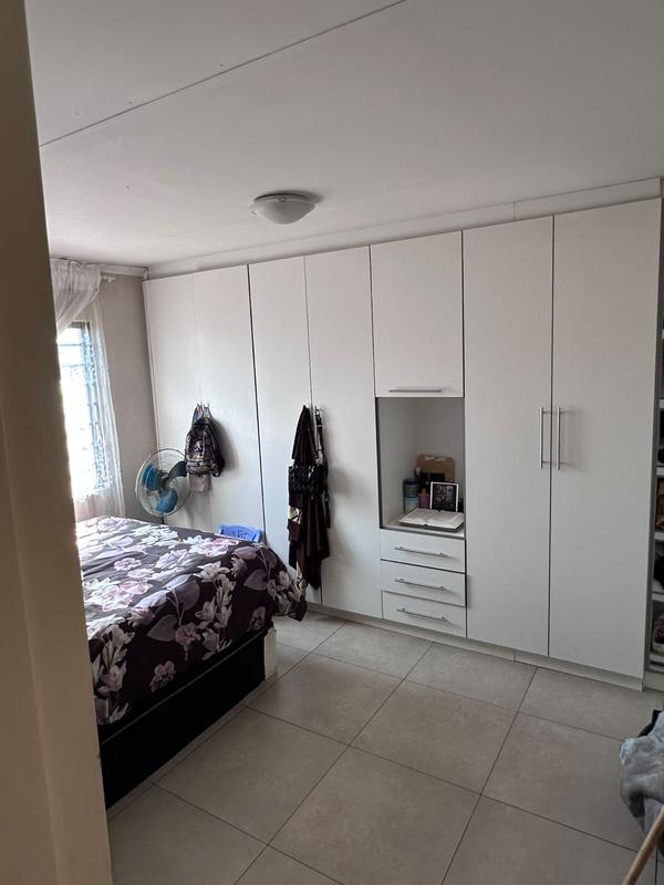4 Bedroom Property for Sale in Klippoortjie Gauteng