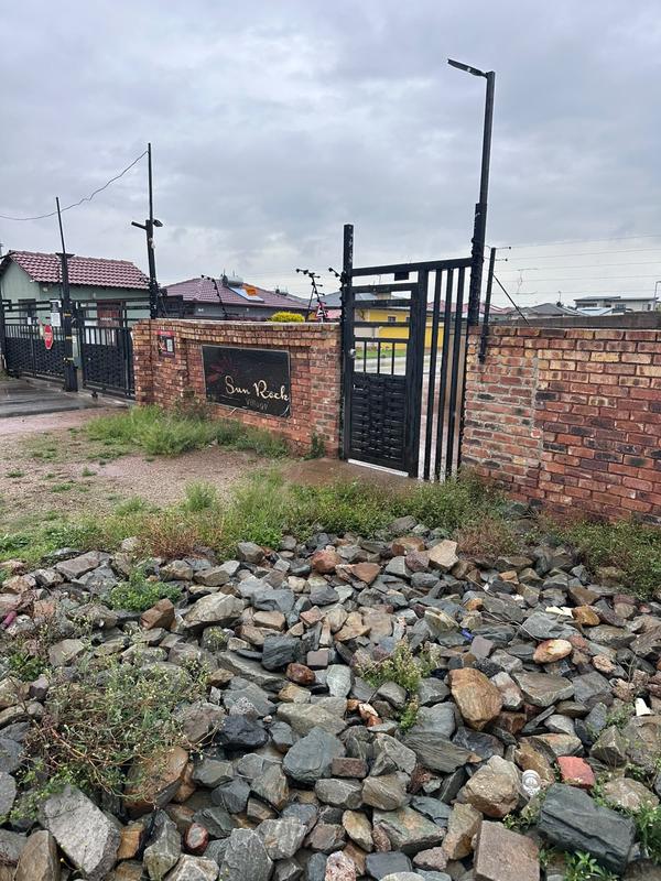 4 Bedroom Property for Sale in Klippoortjie Gauteng