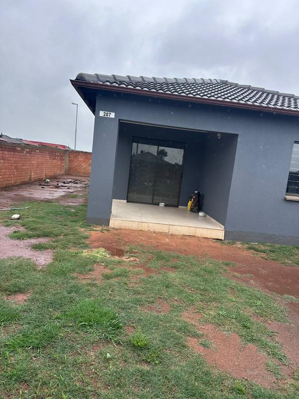 4 Bedroom Property for Sale in Klippoortjie Gauteng