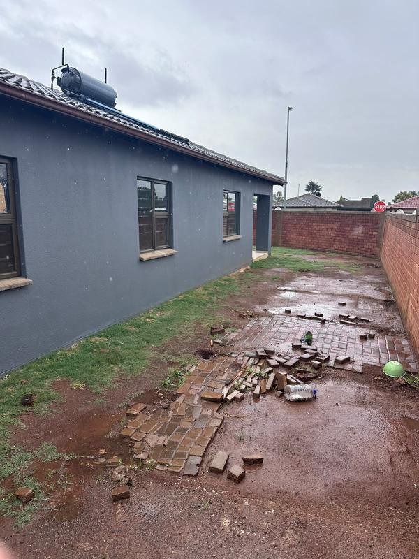 4 Bedroom Property for Sale in Klippoortjie Gauteng