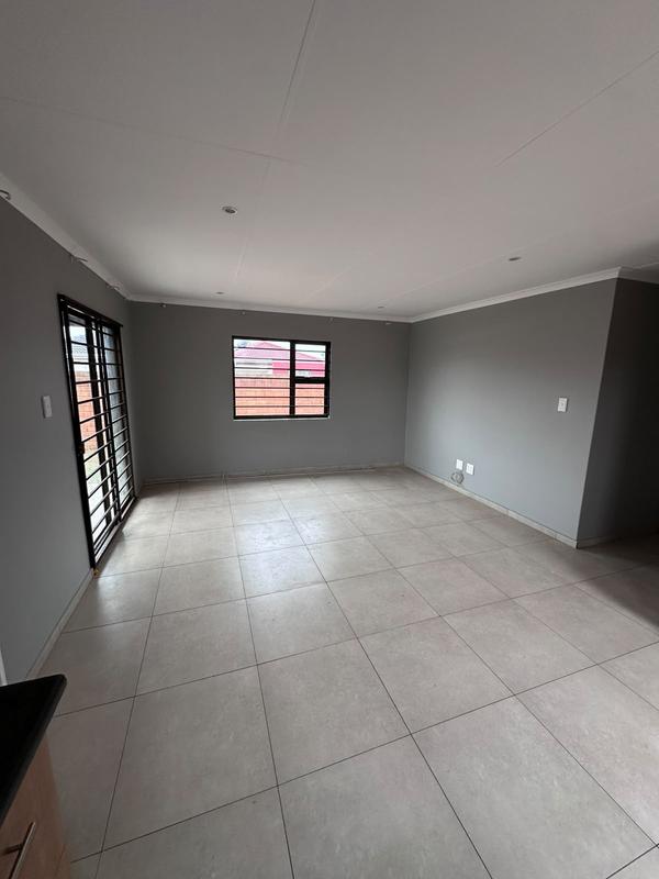 4 Bedroom Property for Sale in Klippoortjie Gauteng