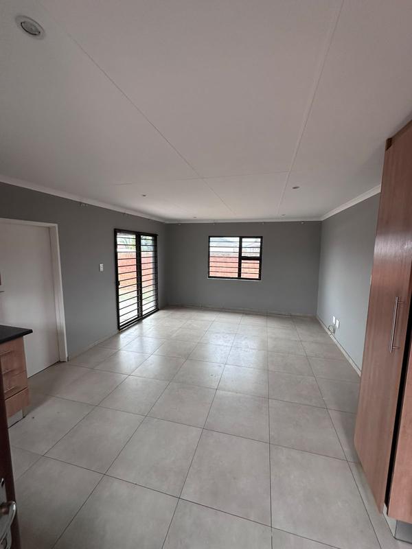 4 Bedroom Property for Sale in Klippoortjie Gauteng