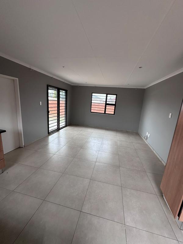 4 Bedroom Property for Sale in Klippoortjie Gauteng