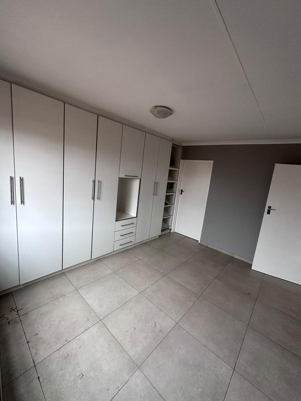 4 Bedroom Property for Sale in Klippoortjie Gauteng