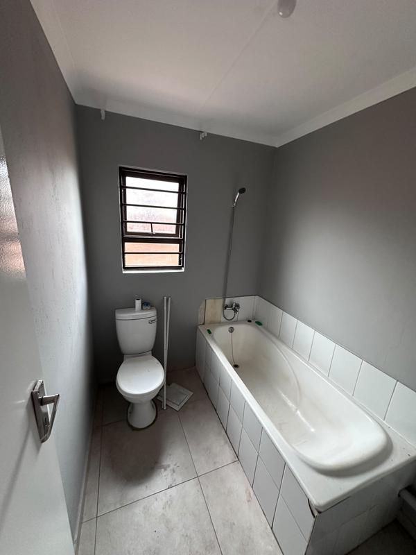 4 Bedroom Property for Sale in Klippoortjie Gauteng