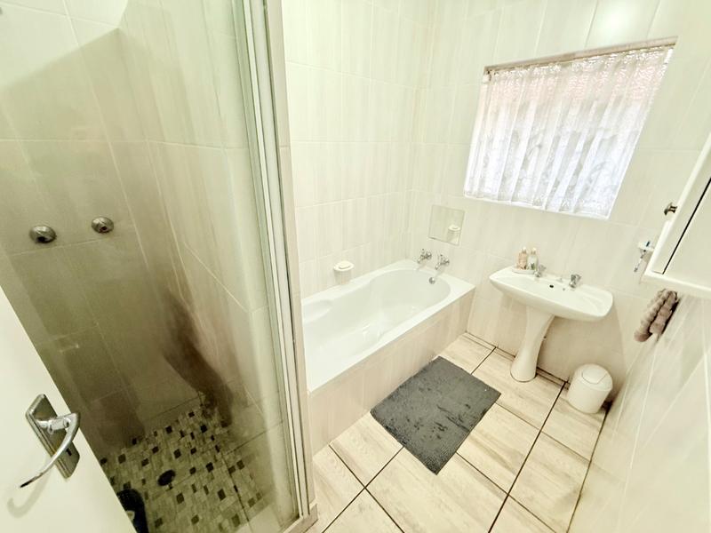 3 Bedroom Property for Sale in Flora Gardens Gauteng
