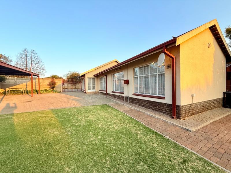 3 Bedroom Property for Sale in Flora Gardens Gauteng