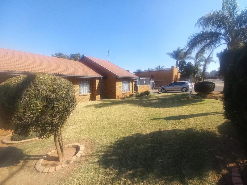 4 Bedroom Property for Sale in Laudium Gauteng