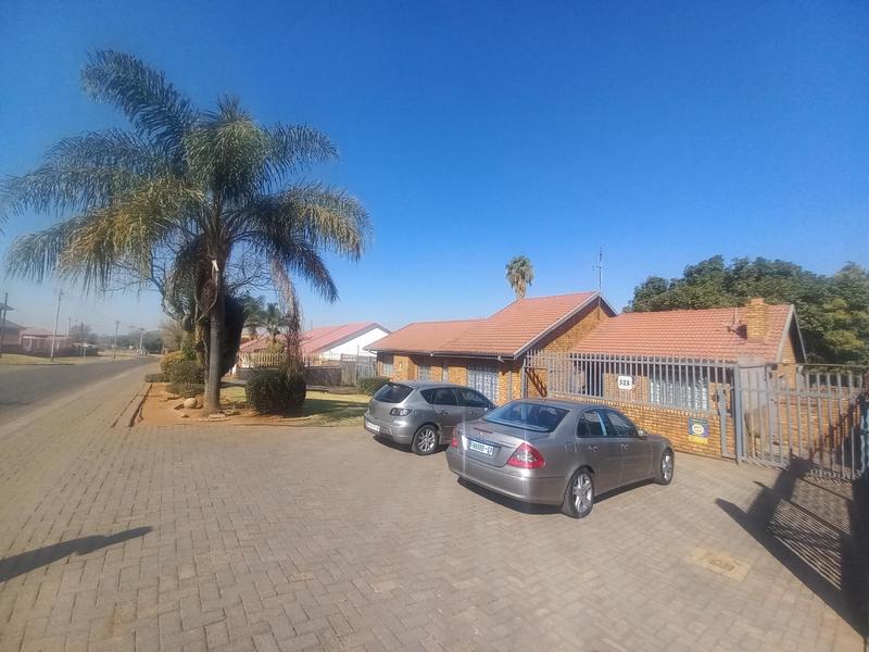 4 Bedroom Property for Sale in Laudium Gauteng