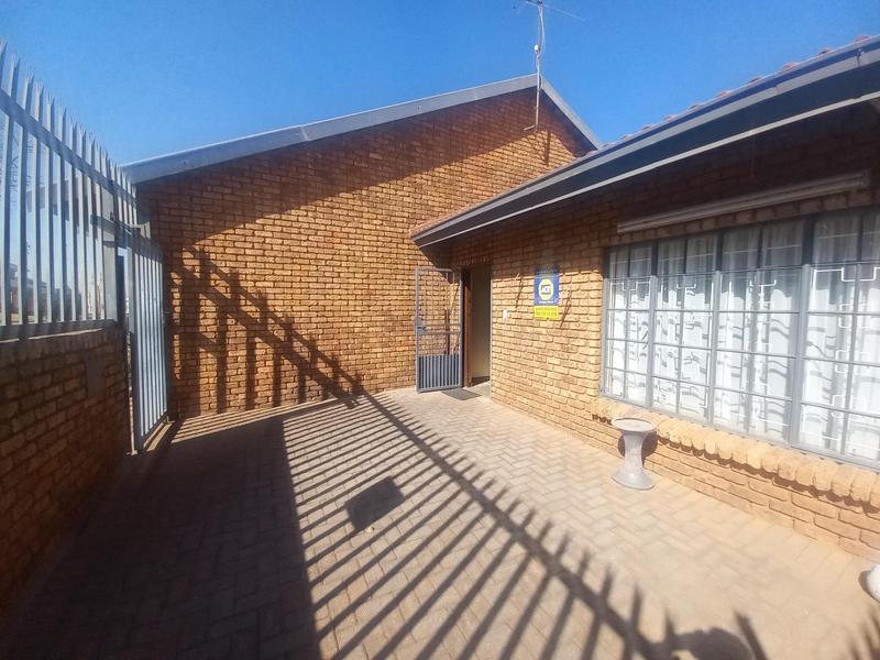 4 Bedroom Property for Sale in Laudium Gauteng